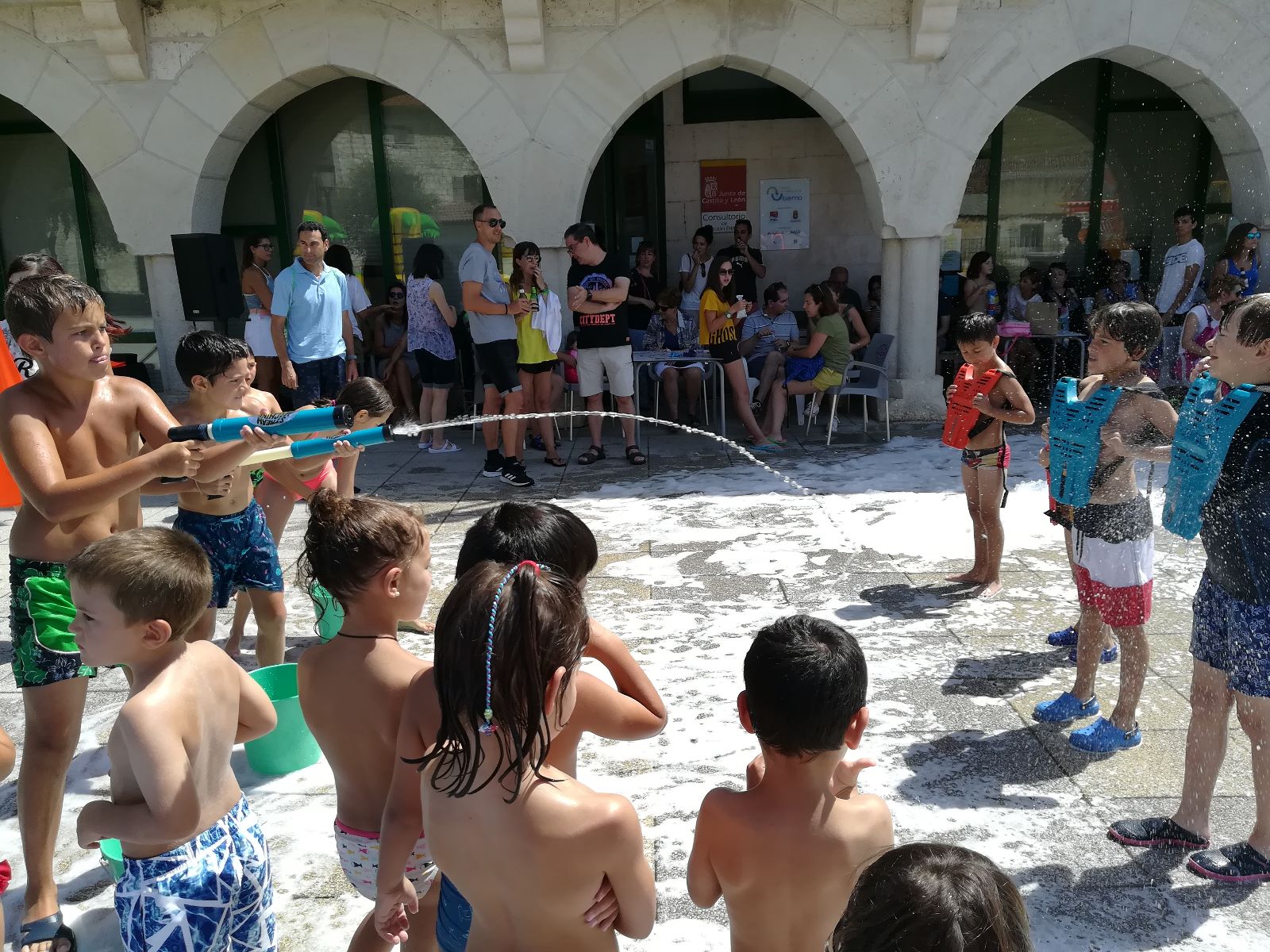 niños_fiesta_agua_atenea