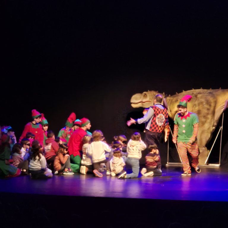 T-Rex en escenario