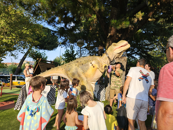 Interactúa con el dino